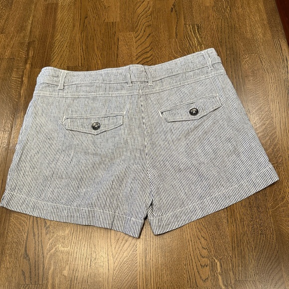 Dalia Women’s Shorts - Picture 2 of 7
